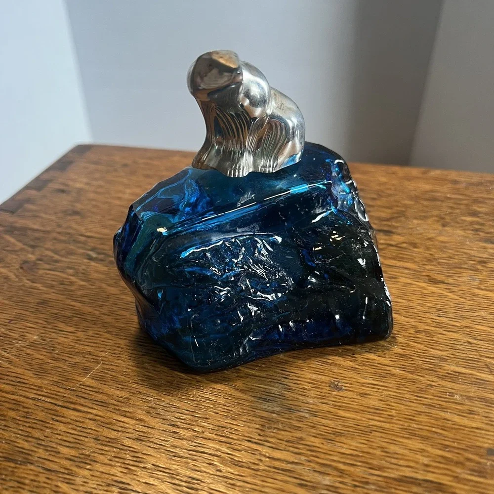 Vtg Avon Arctic King PlasticSilver PolarBear On Blue Ice Glass Bottle seepic